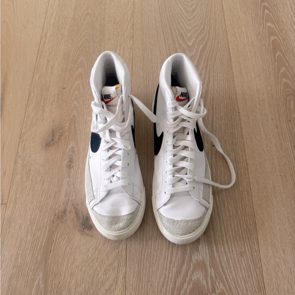 nike women’s blazer mid 77 sneaker
